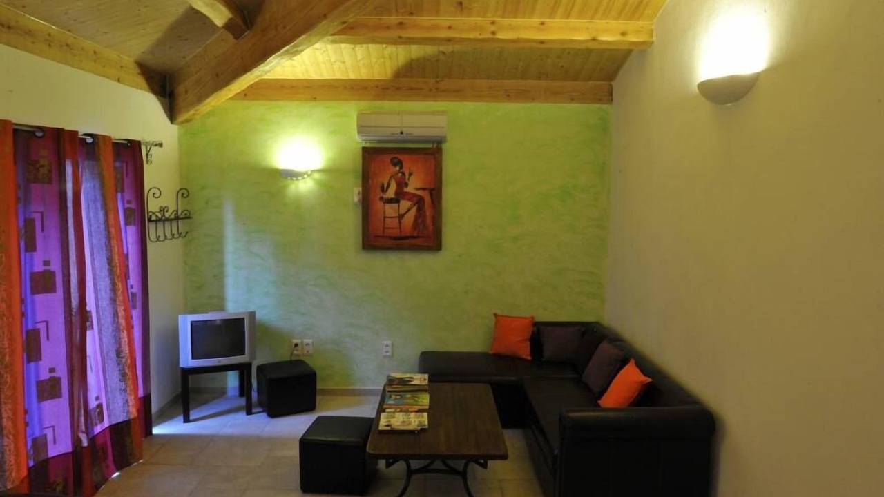 Photo of Livingroom in Saint-Marcel-de-Careiret