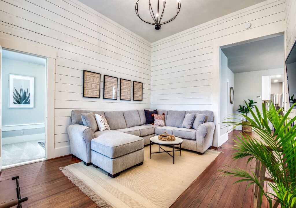Photo of Livingroom in Aubrey