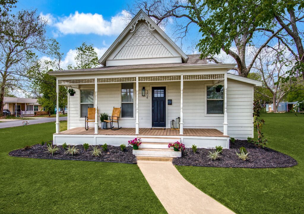 Photo of Outdoor in Aubrey