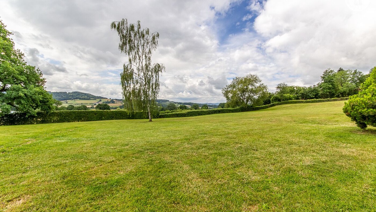 Photo of Outdoor in Mesvres