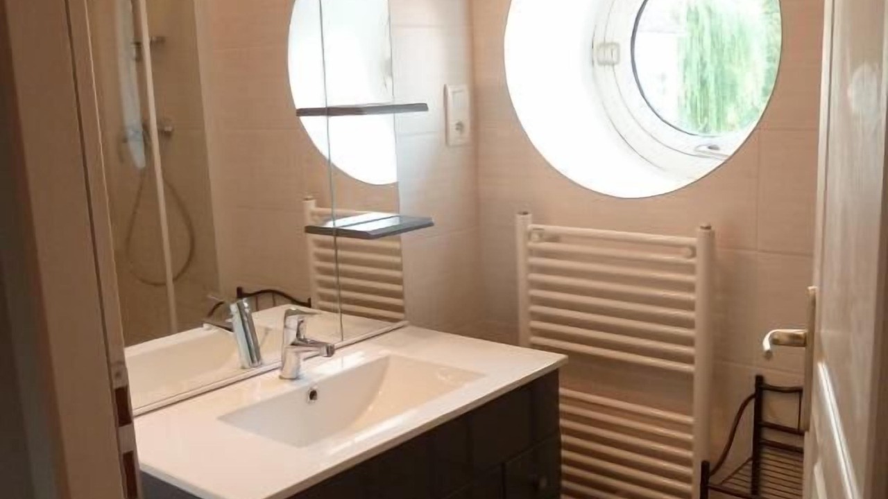 Photo of Bathroom in Perreuil