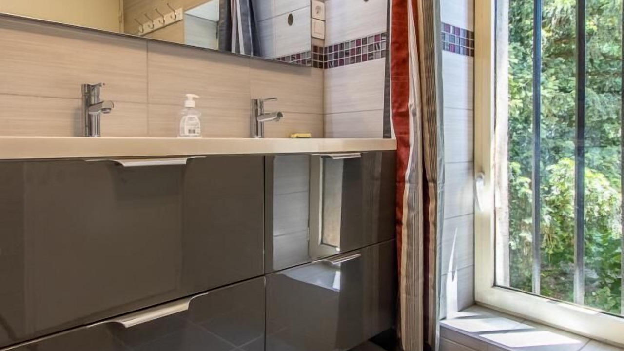 Photo of Bathroom in La Chapelle-de-Guinchay