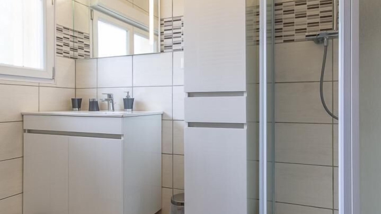 Photo of Bathroom in Frontenard