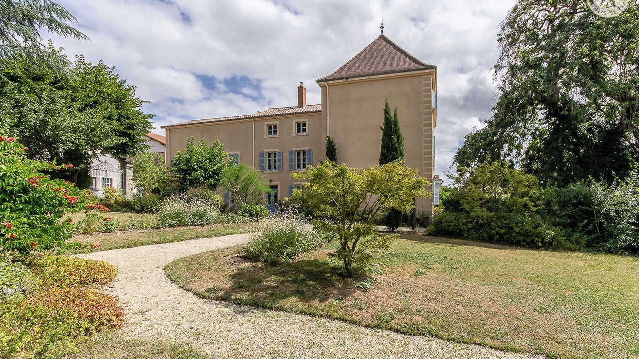 Photo of Outdoor in Matour