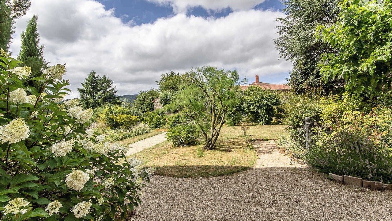 Photo of Outdoor in Matour