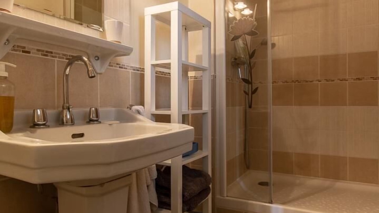 Photo of Bathroom in Matour