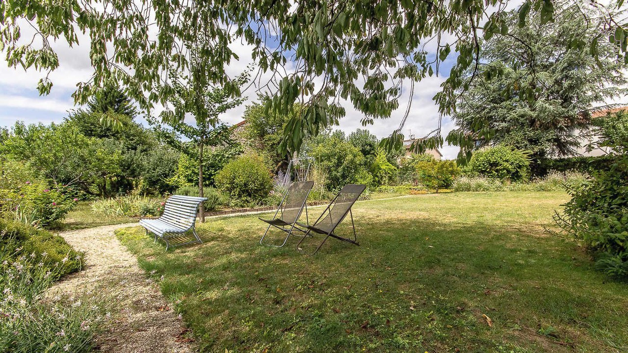 Photo of Outdoor in Matour