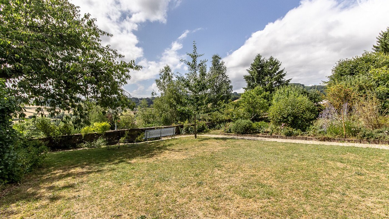 Photo of Outdoor in Matour