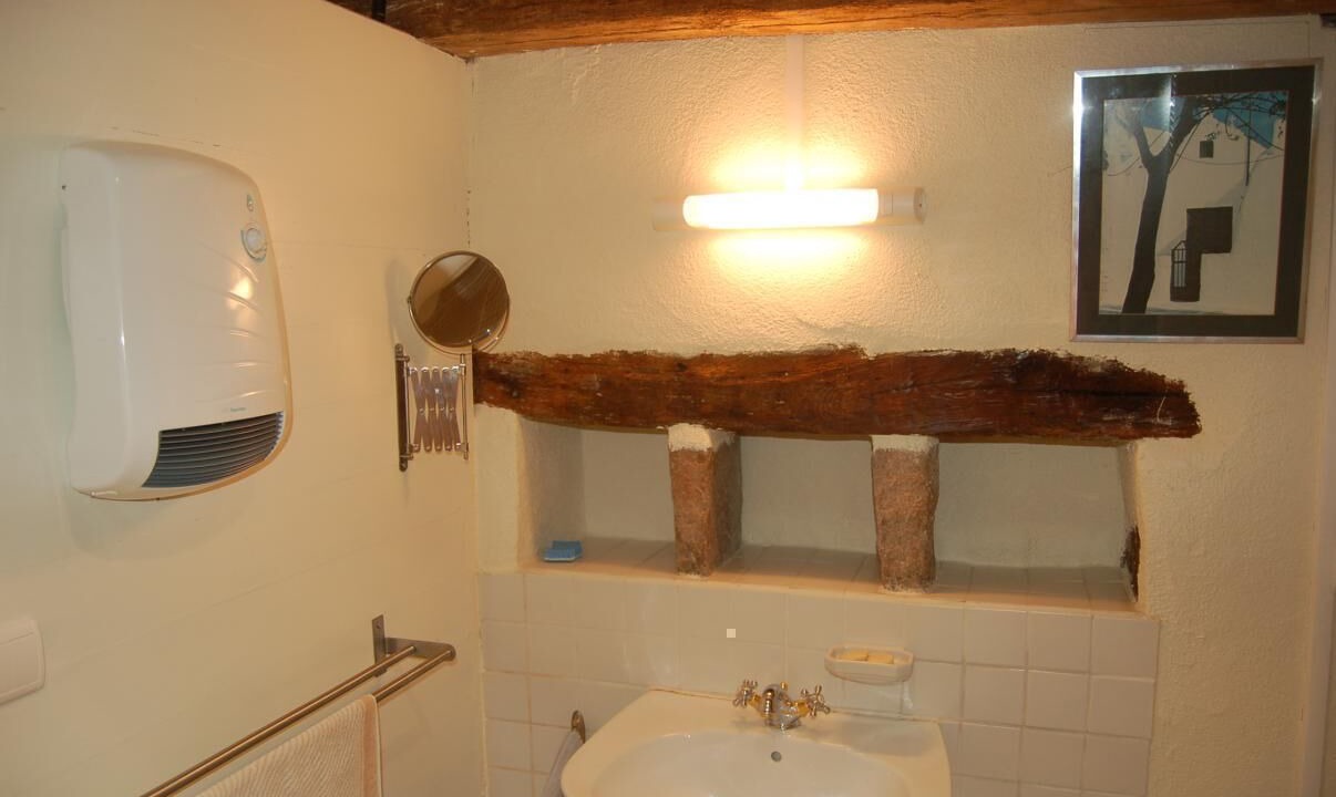 Photo of Bathroom in Montmelard