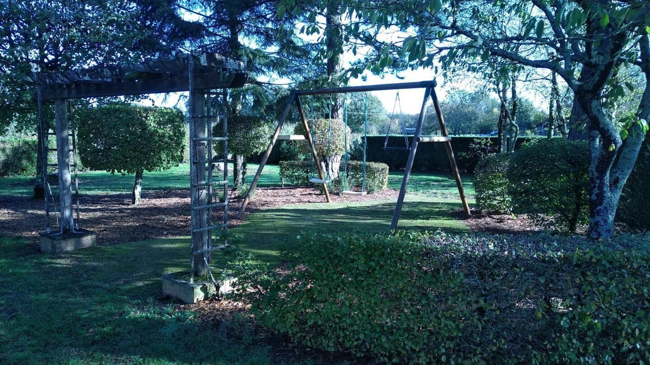 Photo of Others in Authumes