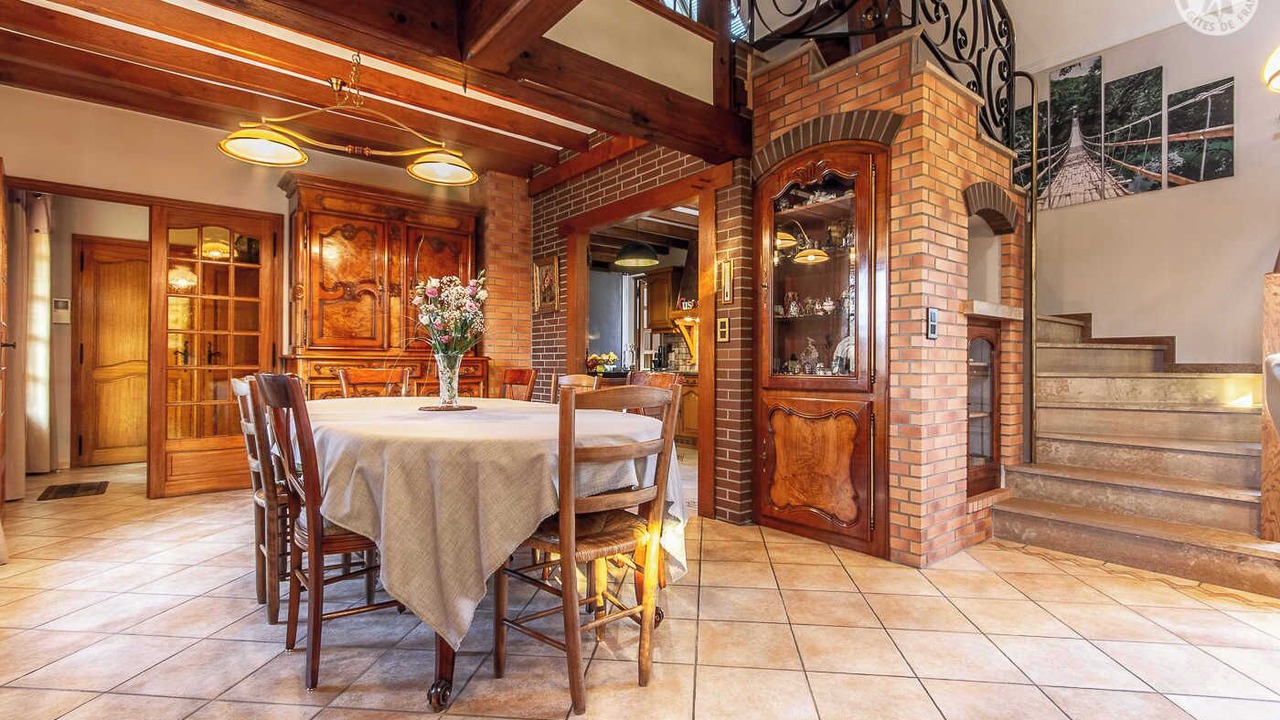 Photo of Others in Authumes