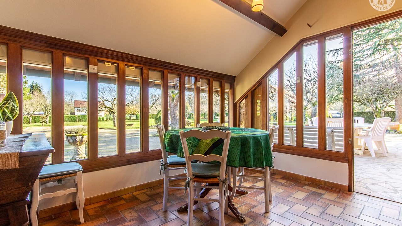 Photo of Others in Authumes