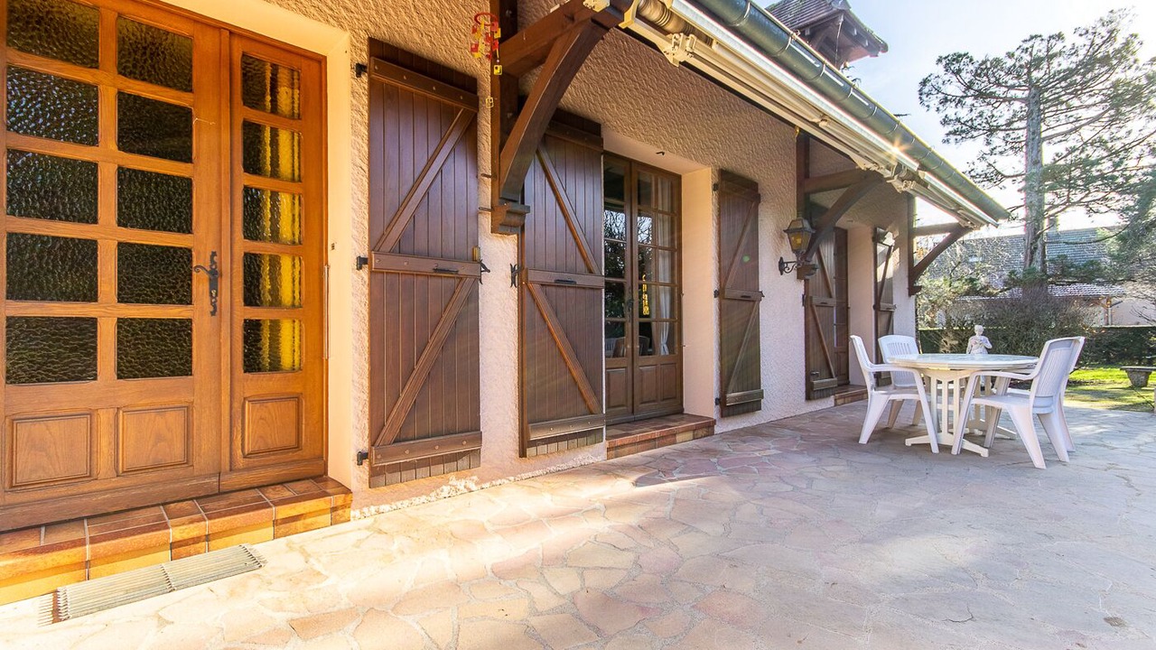 Photo of Outdoor in Authumes