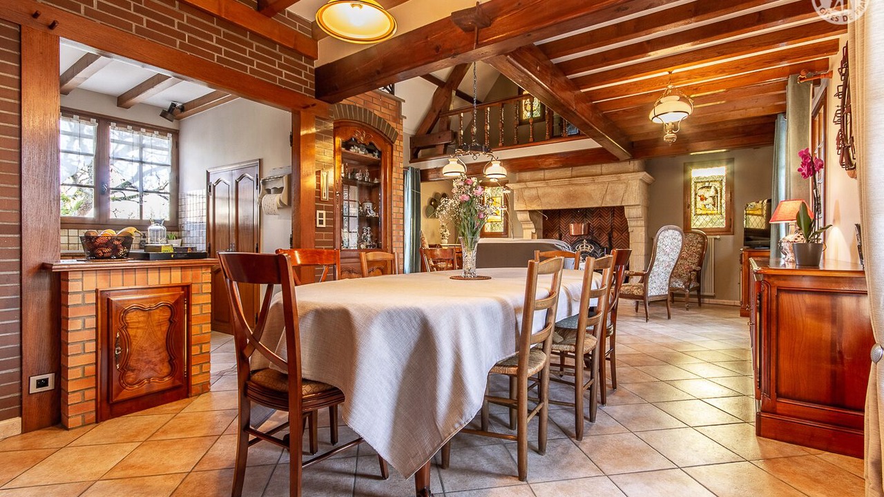 Photo of Others in Authumes