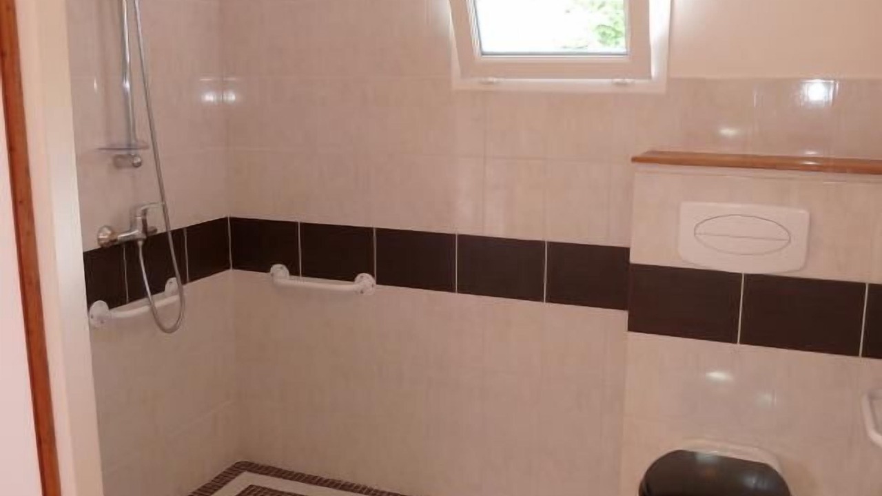 Photo of Bathroom in Artaix