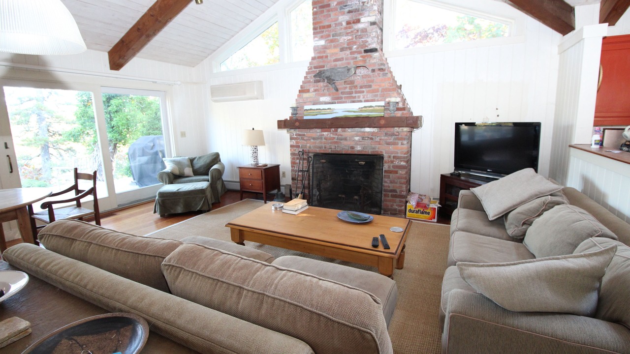 Photo of Livingroom in Truro