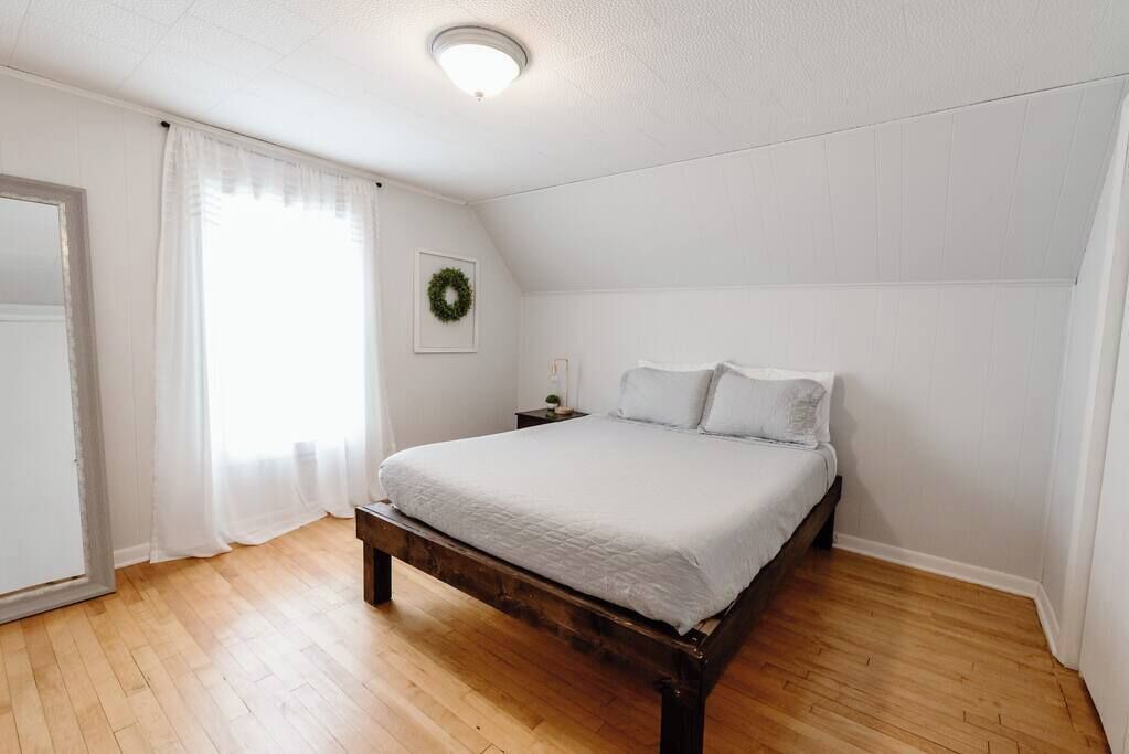 Photo of Bedroom in Calumet