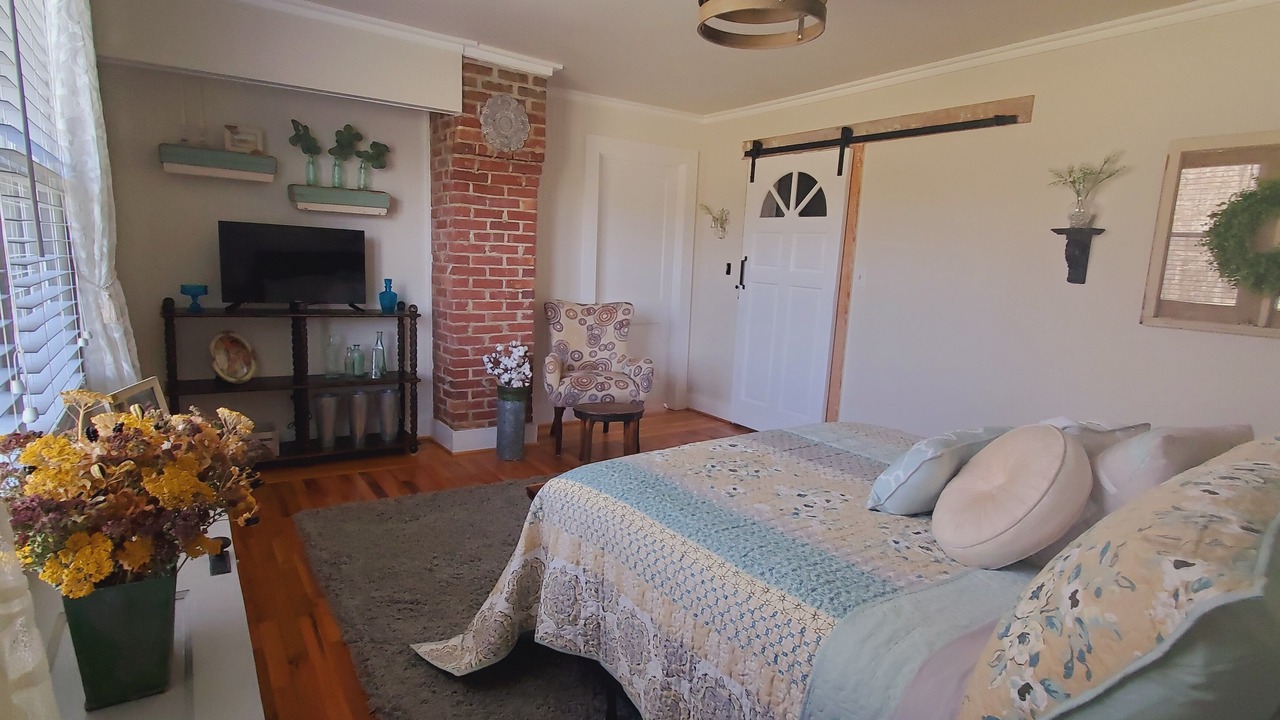 Photo of Bedroom in King