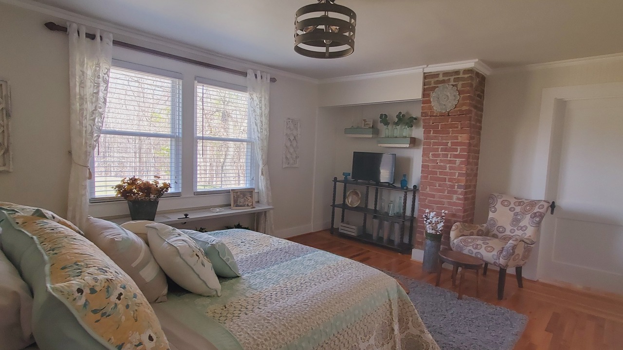 Photo of Bedroom in King