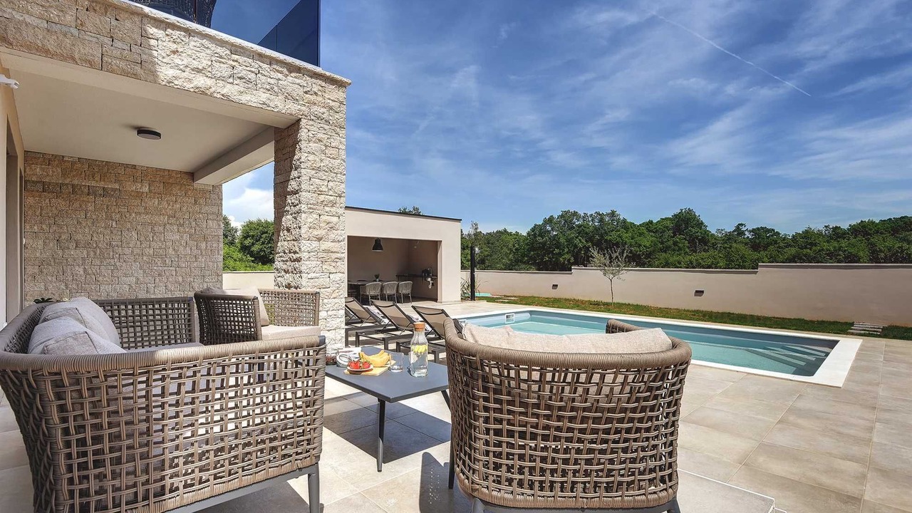 Photo of Patio Balcony in Loborika