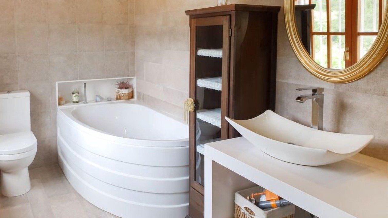Photo of Bathroom in Alcover