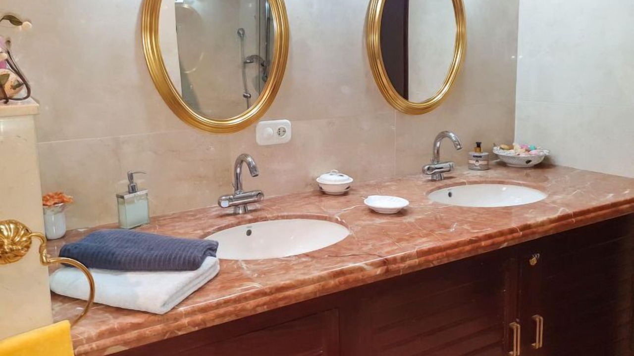 Photo of Bathroom in Alcover