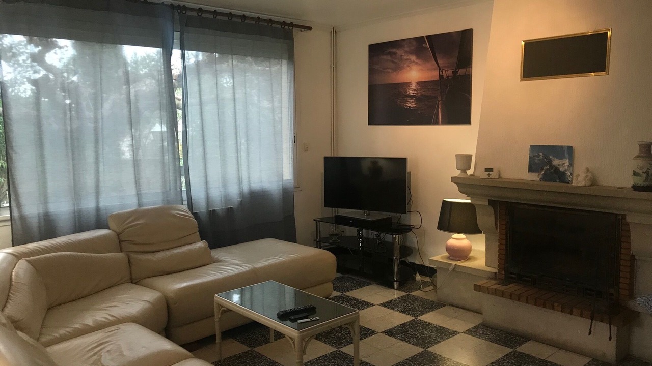 Photo of Livingroom in Servian