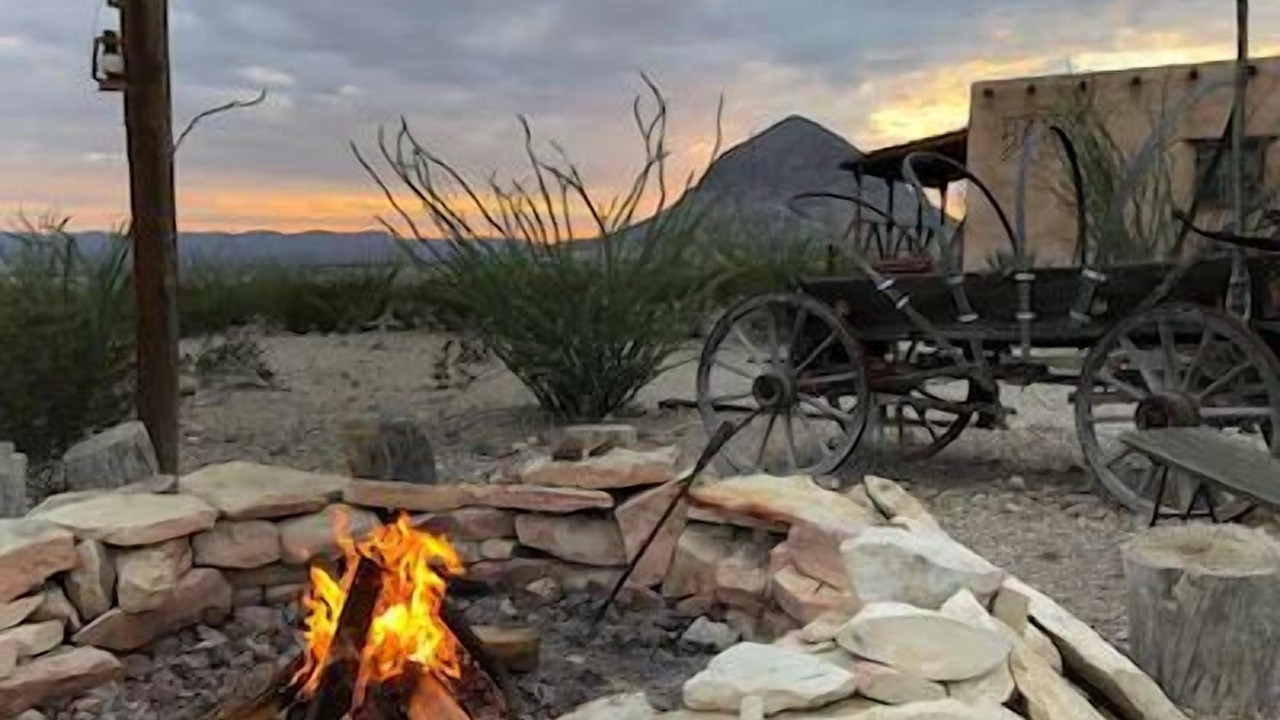 Photo of Livingroom in Terlingua