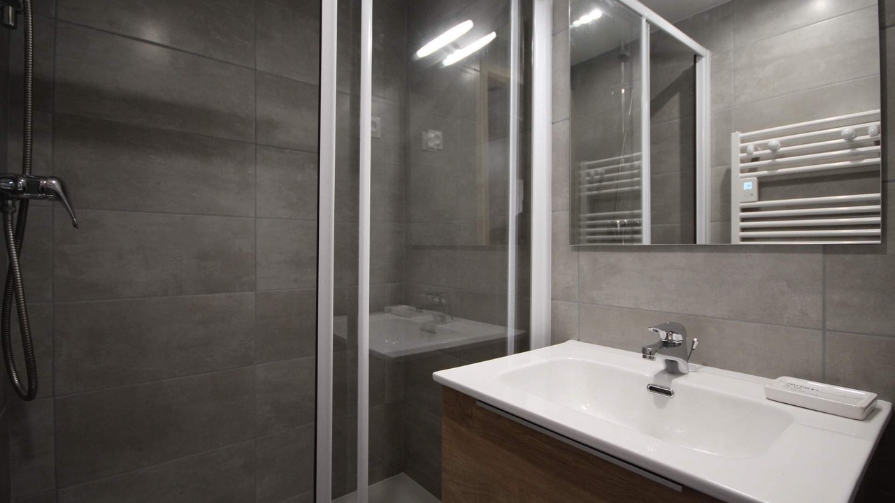 Photo of Bathroom in Arc-1800