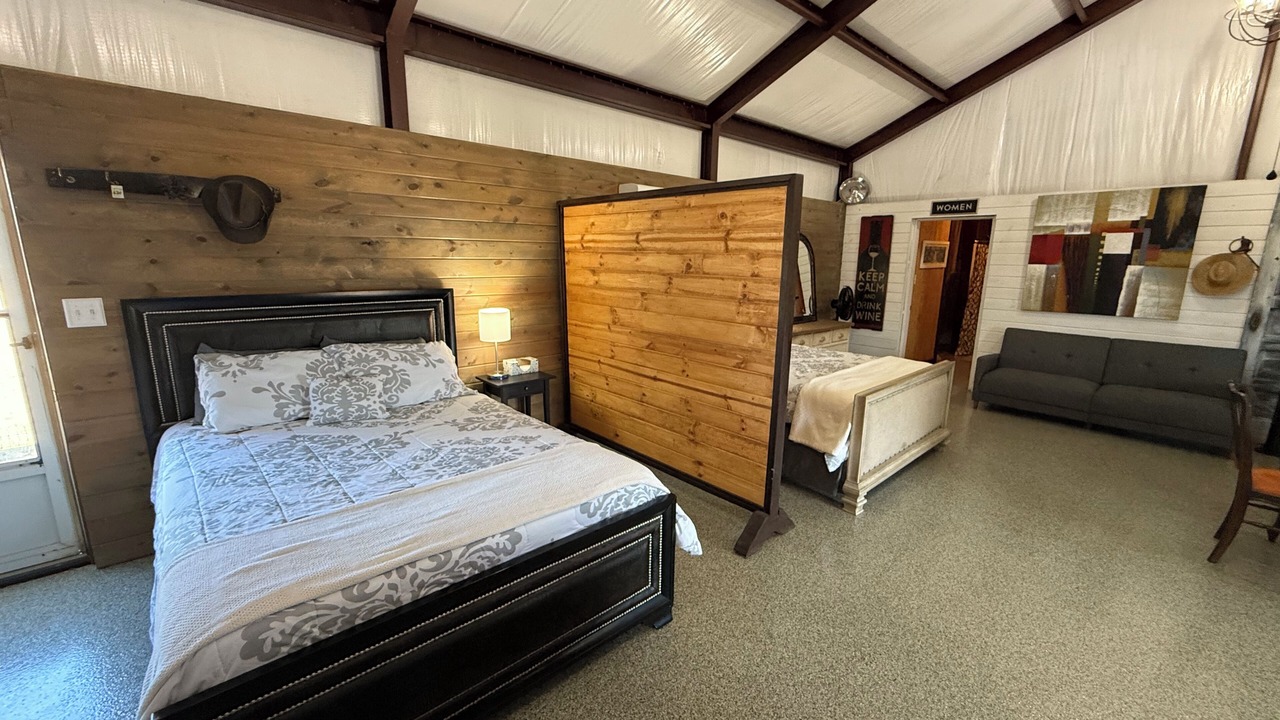 Photo of Bedroom in Lakehills