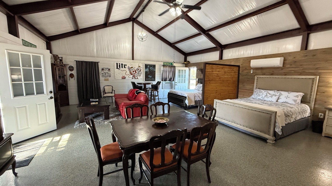 Photo of Bedroom in Lakehills