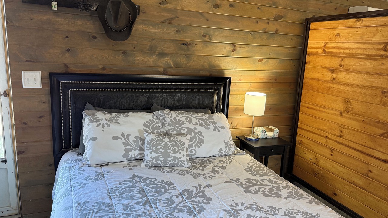 Photo of Bedroom in Lakehills
