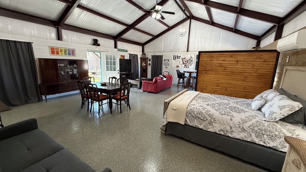Photo of Bedroom in Lakehills