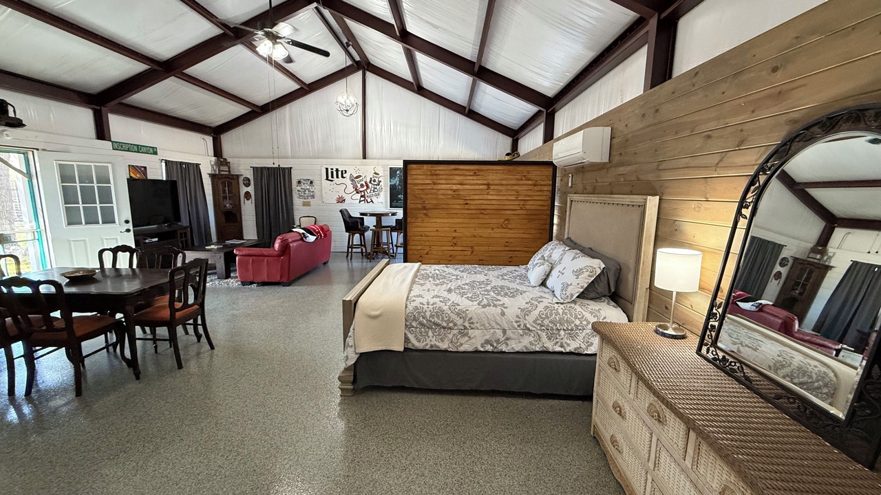 Photo of Bedroom in Lakehills