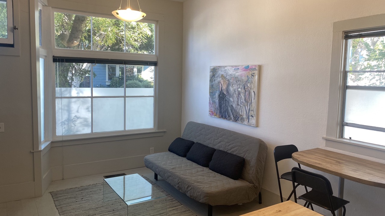 Photo of Livingroom in Southwest Berkeley