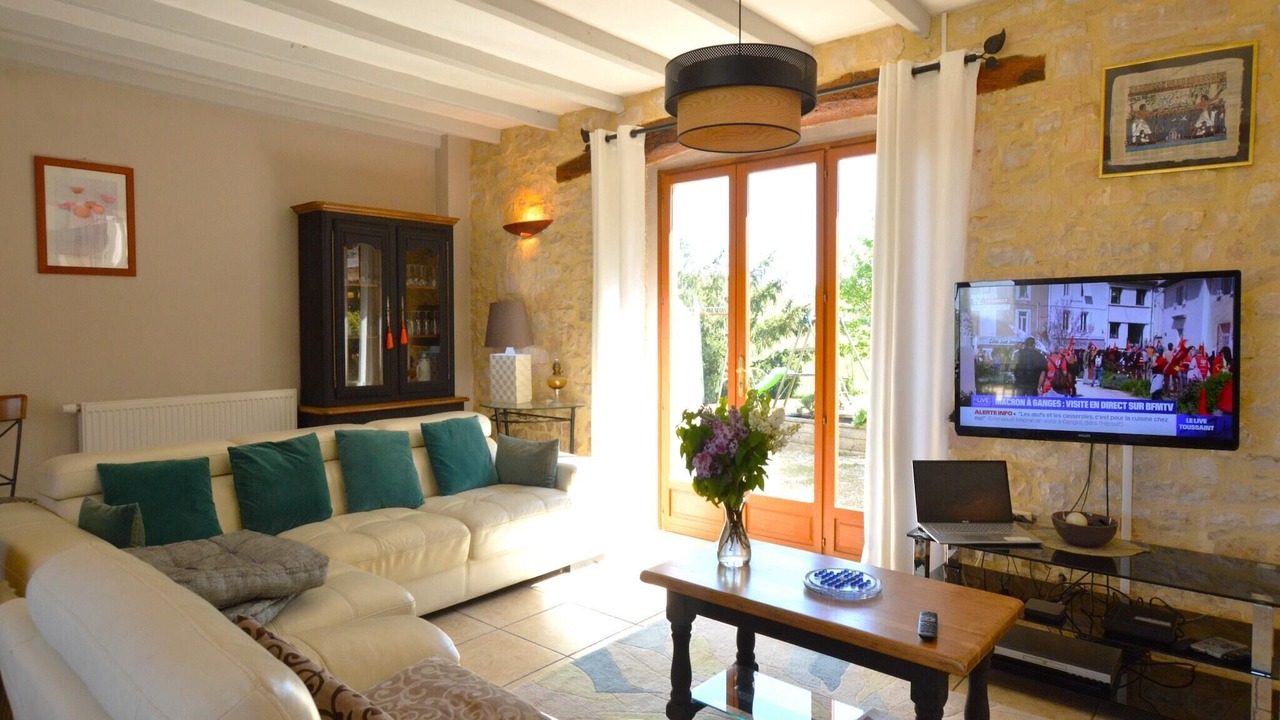 Photo of Livingroom in Thedirac