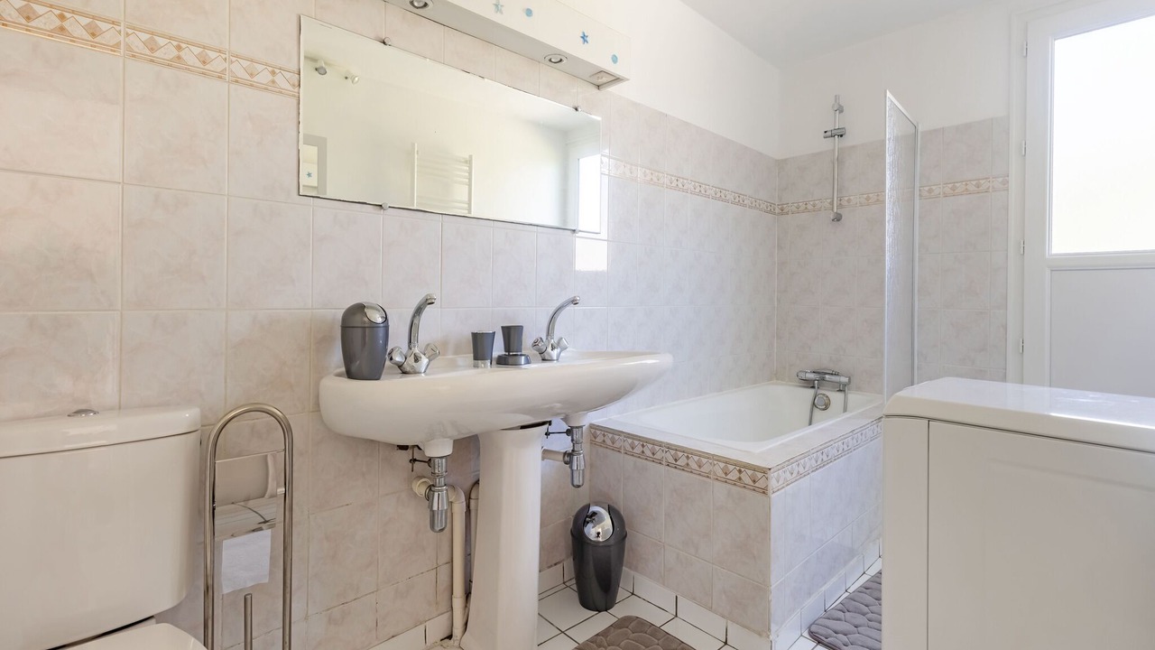 Photo of Bathroom in Montaigu-la-Brisette