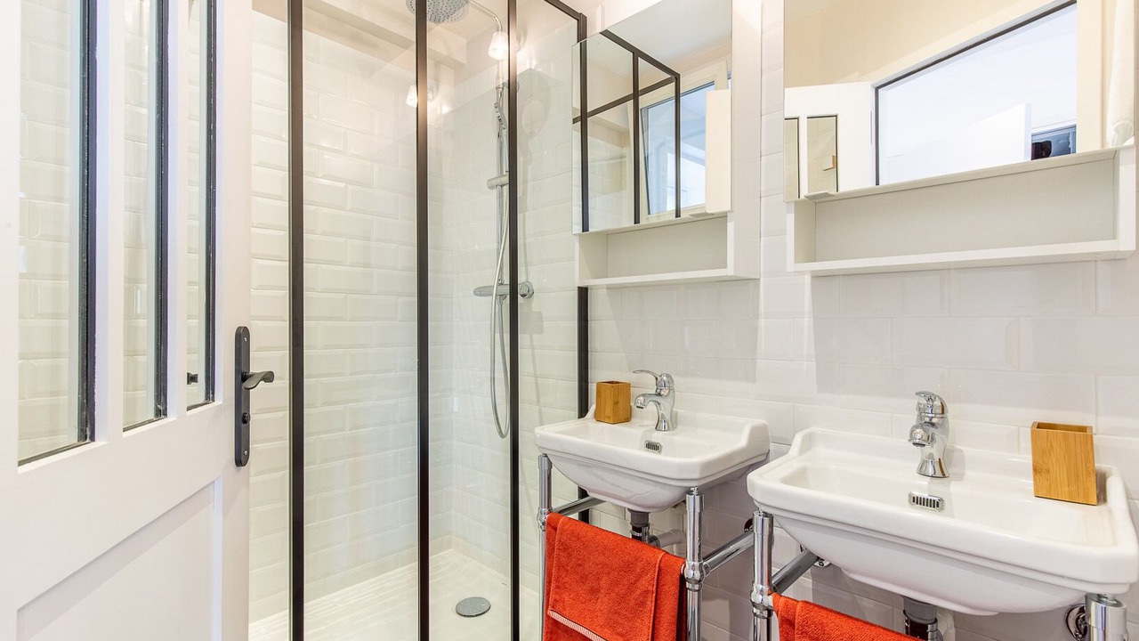 Photo of Bathroom in Villiers-le-Bacle