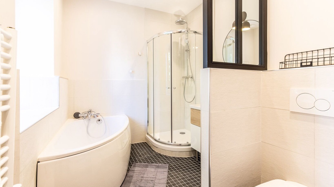 Photo of Bathroom in Villiers-le-Bacle