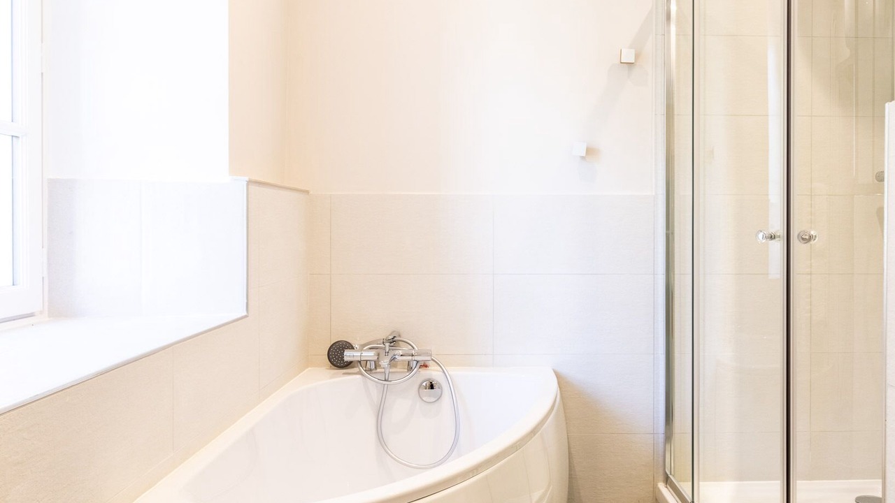 Photo of Bathroom in Villiers-le-Bacle