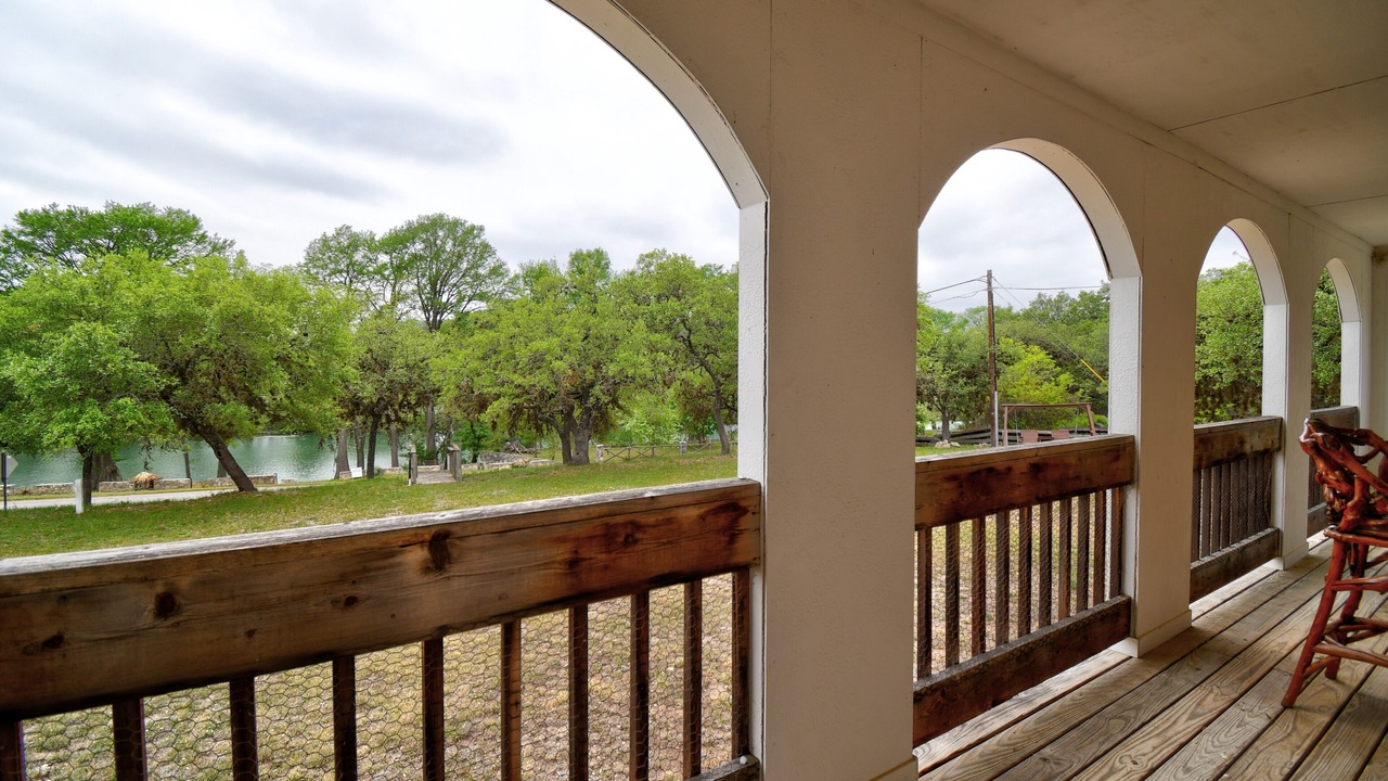 Photo of Patio Balcony in Ingram
