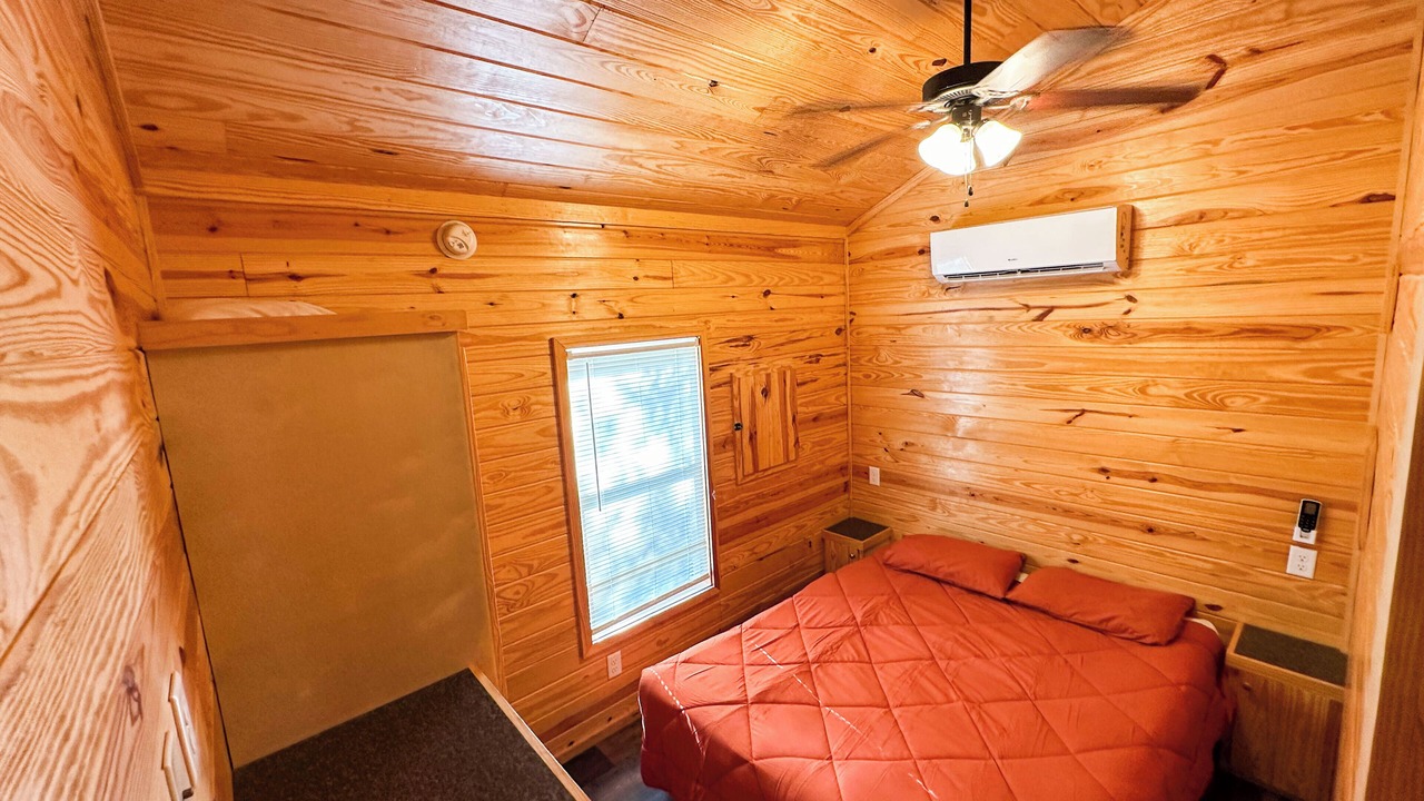 Photo of Bedroom in Lake Delton