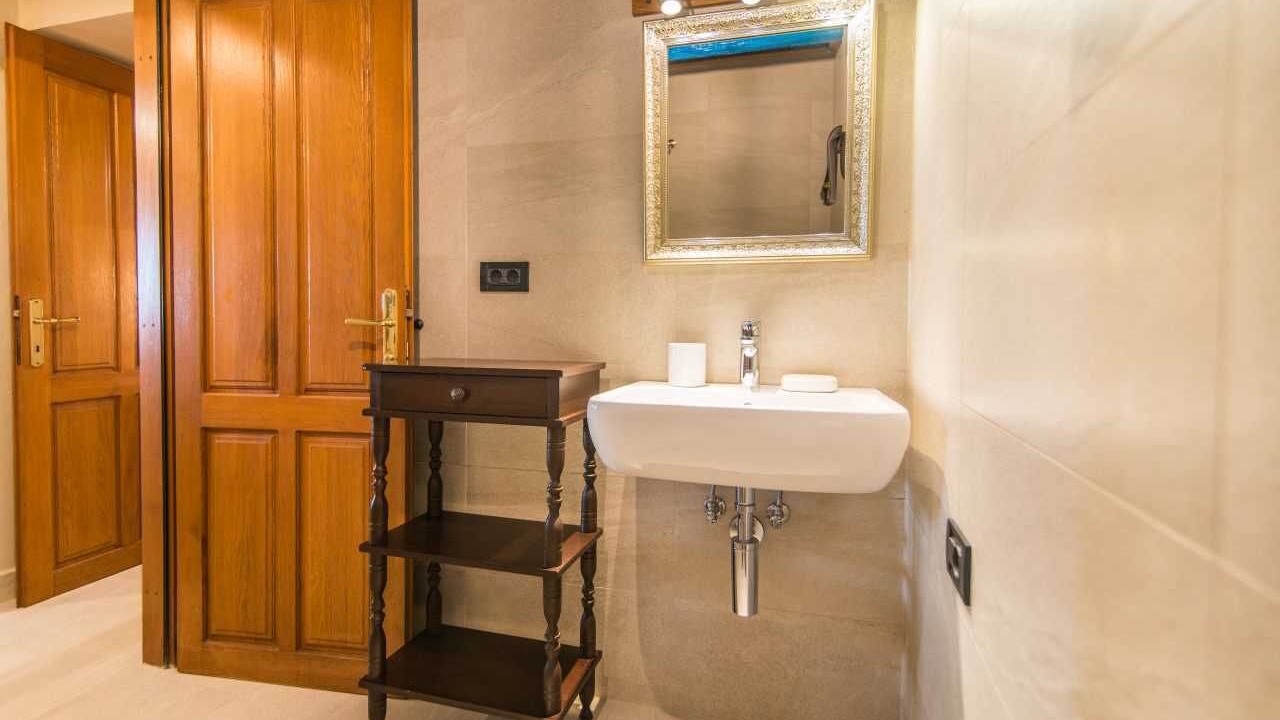 Photo of Bathroom in Plomin