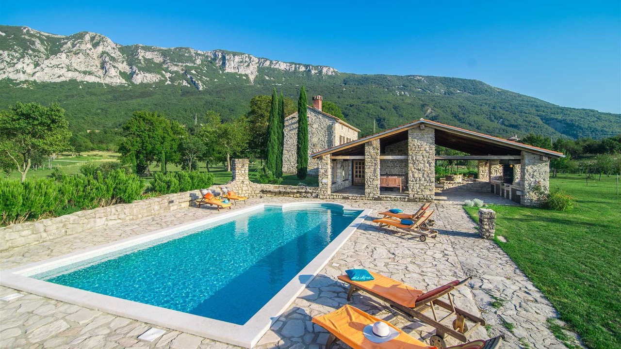 Photo of Outdoor in Plomin