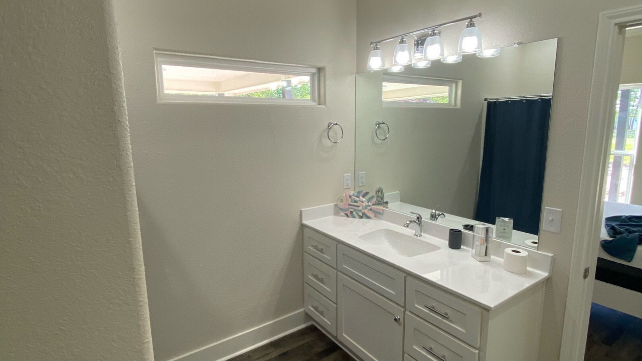 Photo of Bathroom in Zavalla