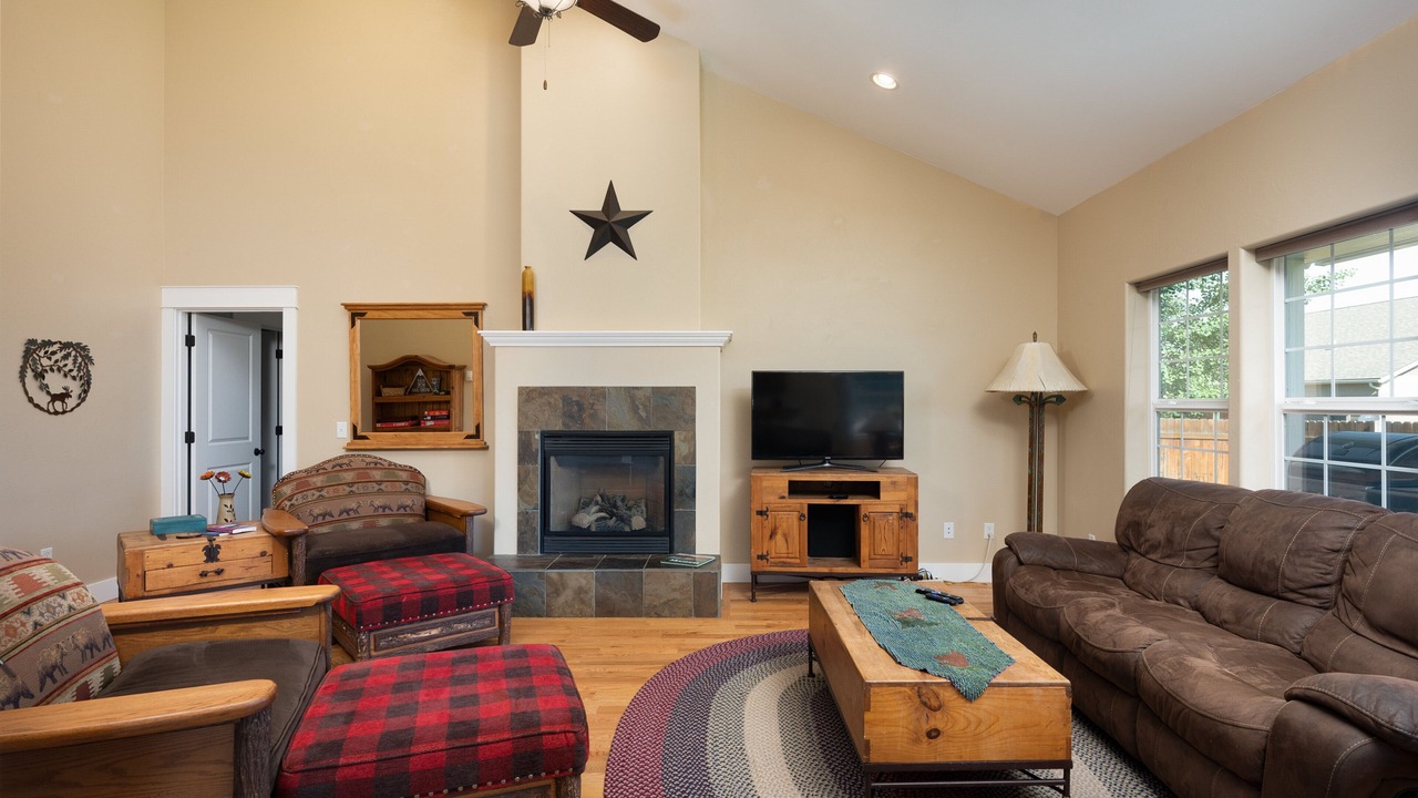 Photo of Livingroom in Four Corners