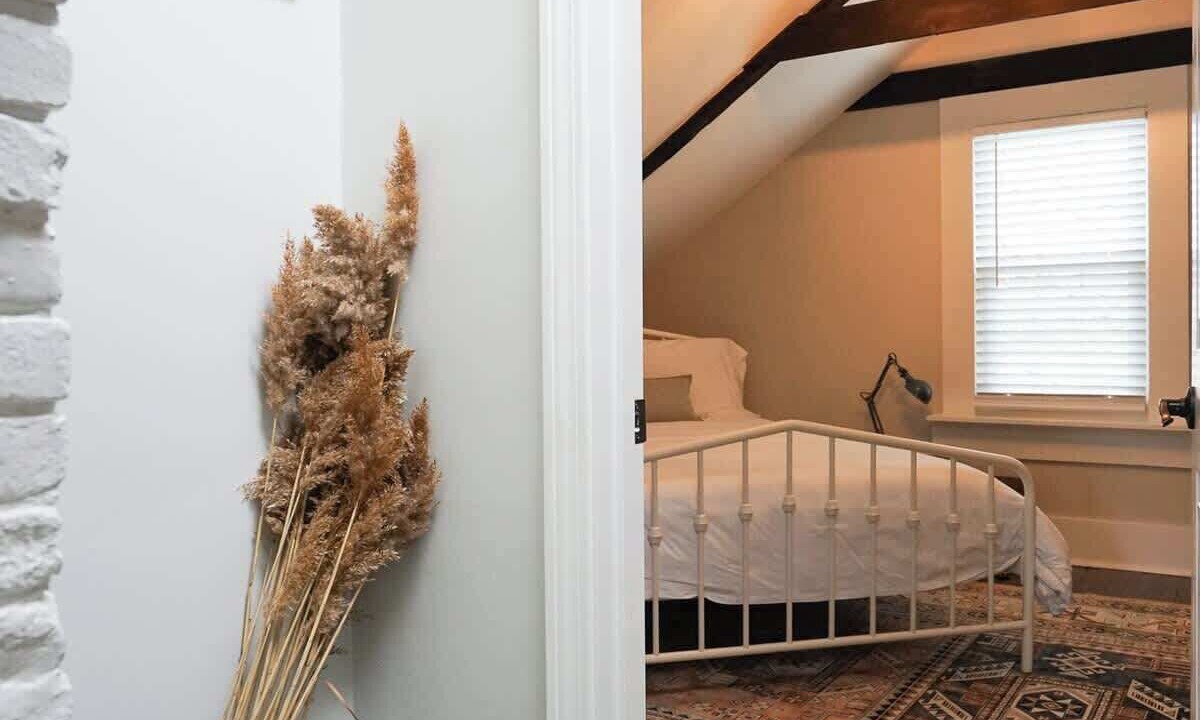 Photo of Bedroom in Off Broadway