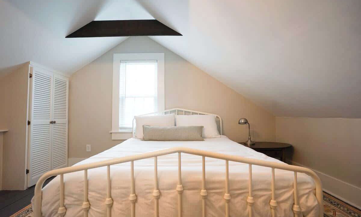 Photo of Bedroom in Off Broadway