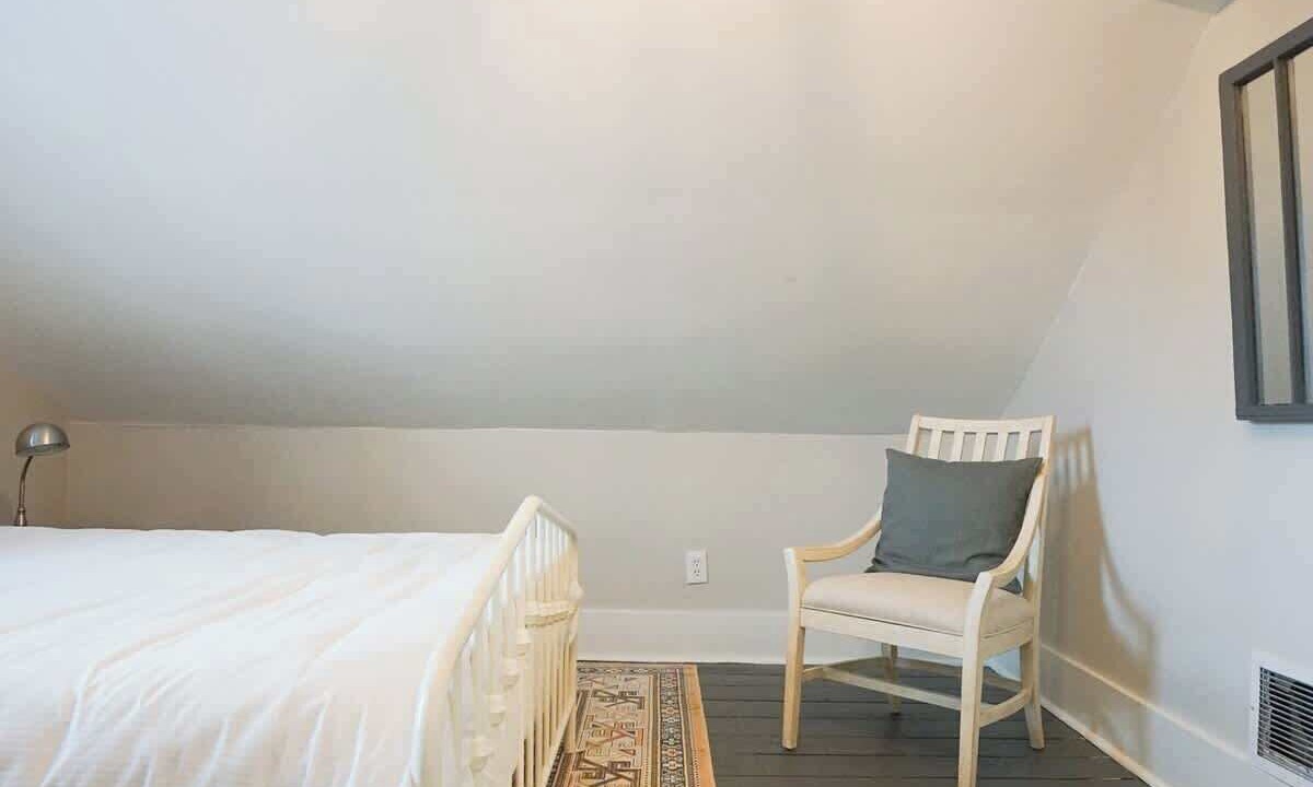 Photo of Bedroom in Off Broadway