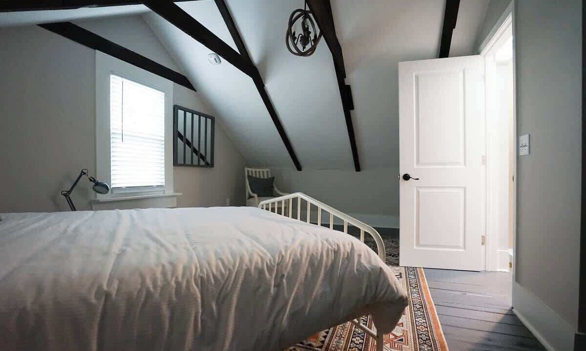 Photo of Bedroom in Off Broadway